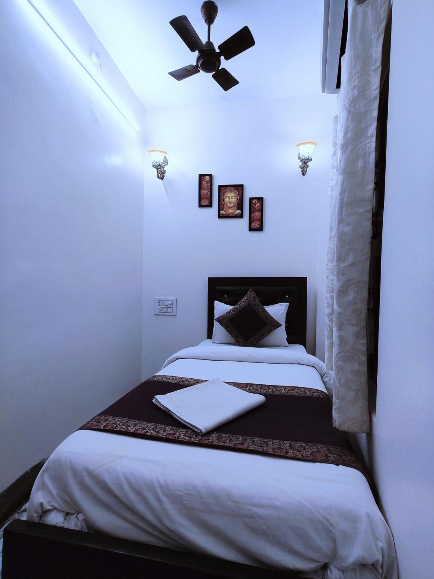 Hotel Shanti Inn Varanasi Exterior photo