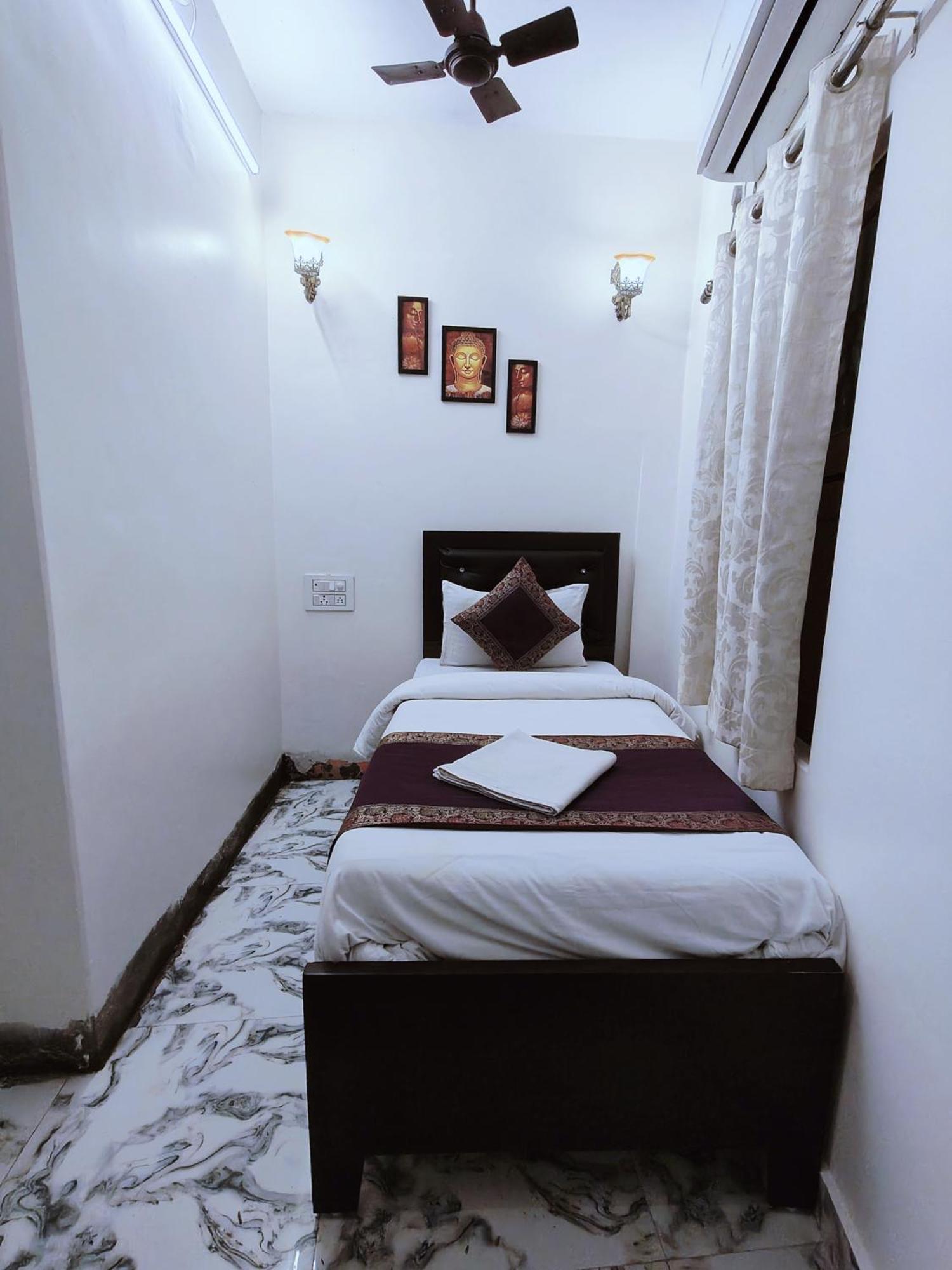 Hotel Shanti Inn Varanasi Exterior photo
